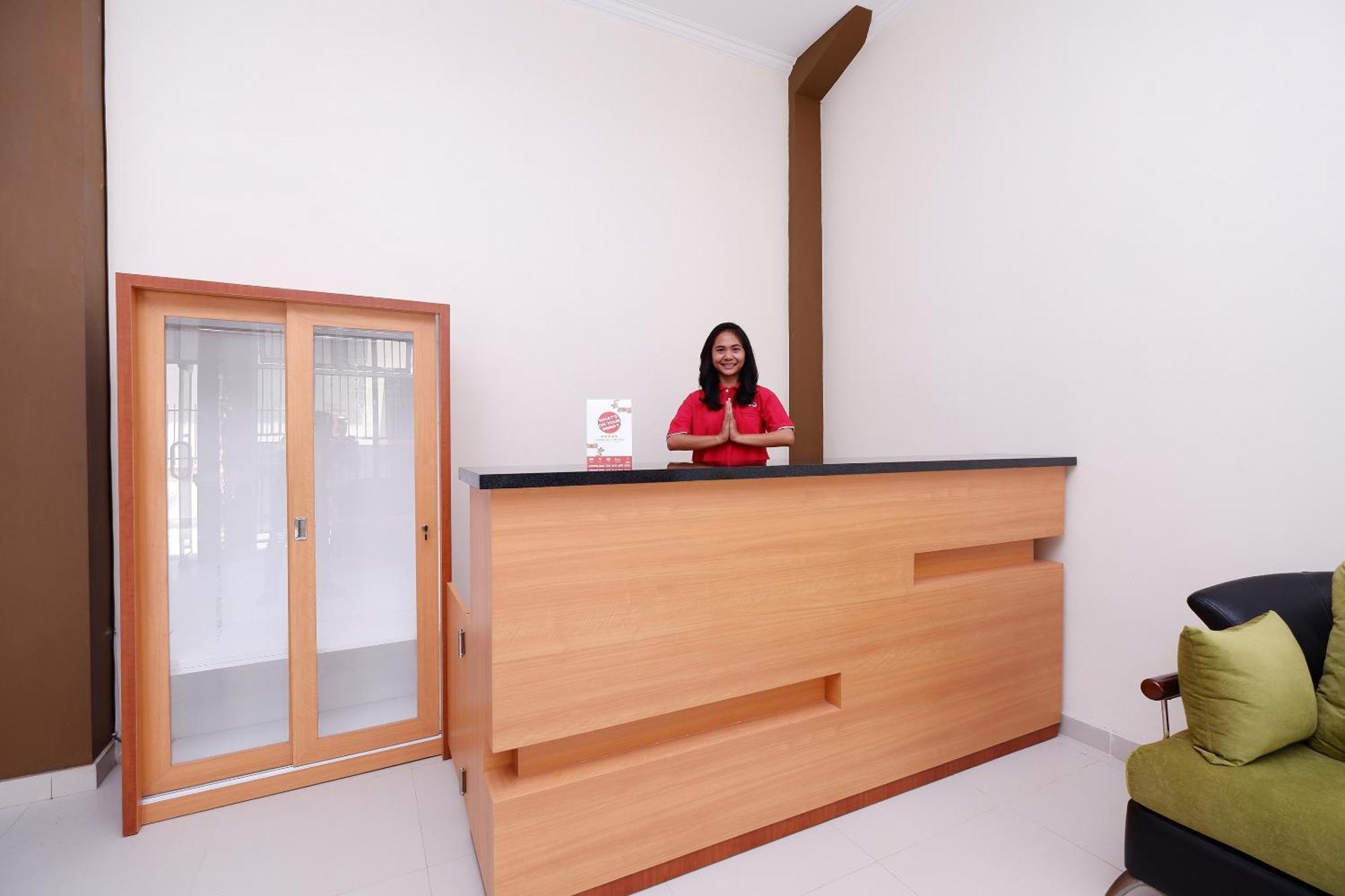 Hotel Super Oyo 1506 Shabrina 2 Syariah à Solo Extérieur photo